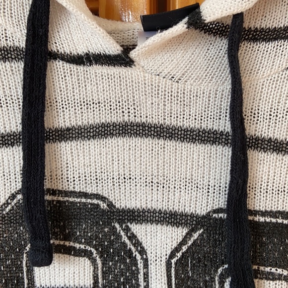 light weight draw string hoodie - Picture 3 of 6